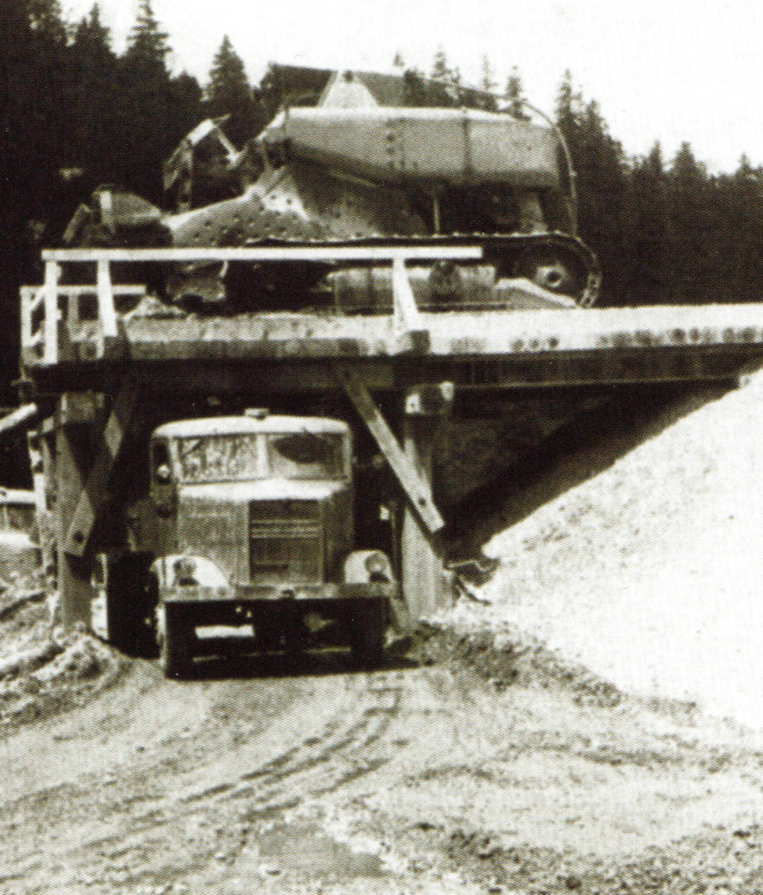 MENCK_truck_Jahrbruch_Baumaschinen2004.jpg