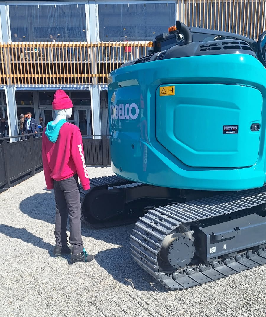Kobelco.jpg