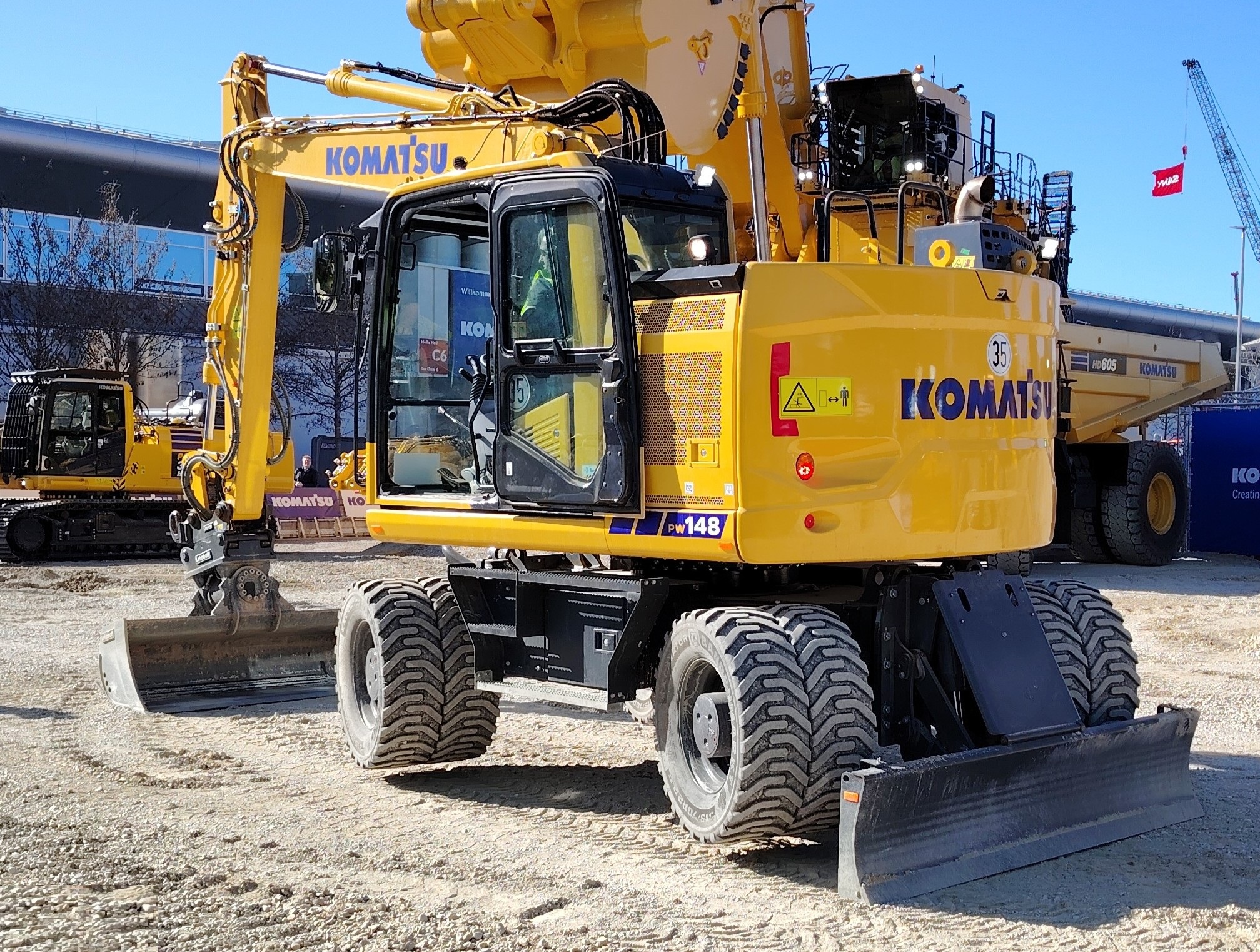 Komatsu.jpg