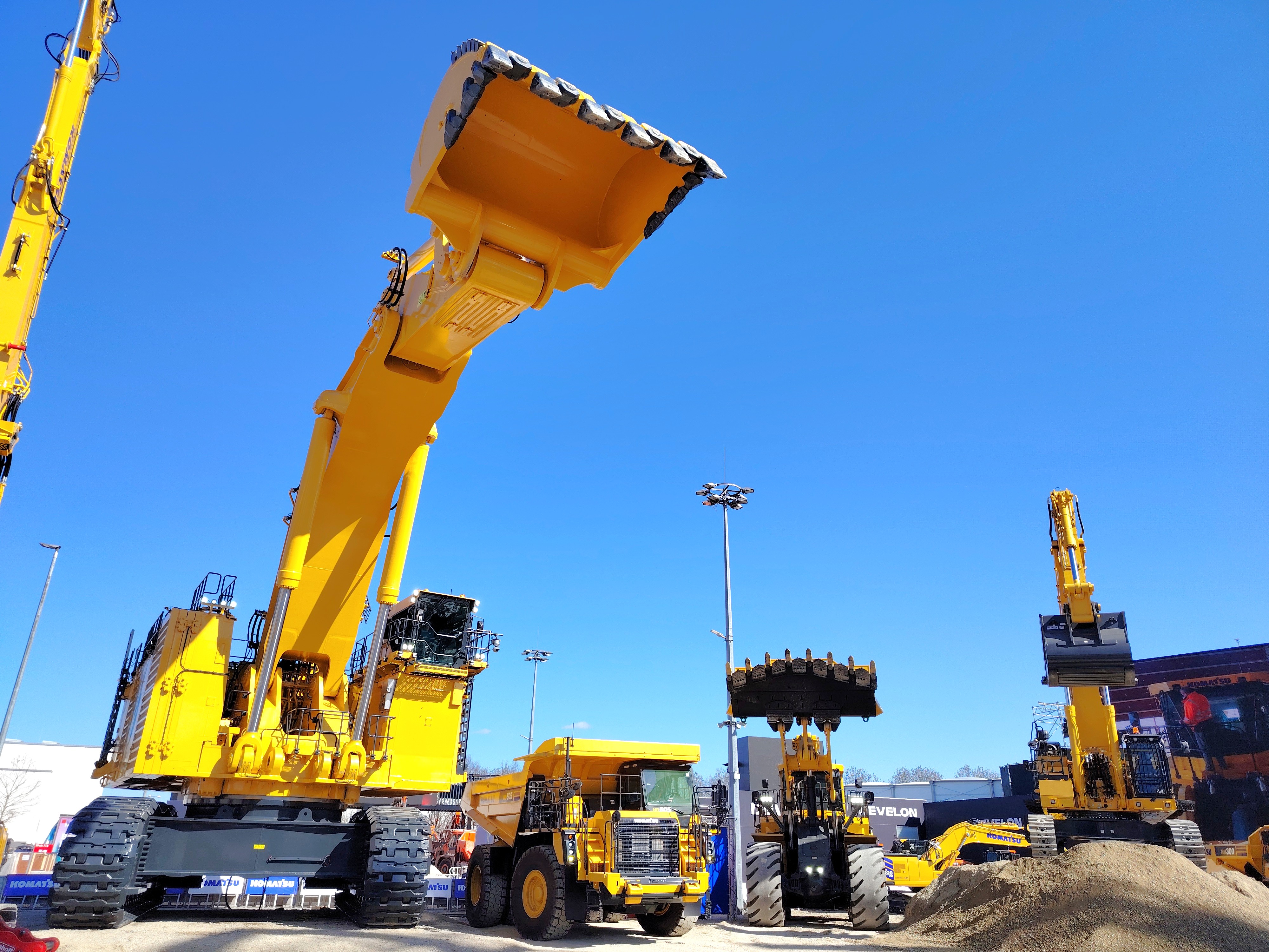 Komatsu.jpg